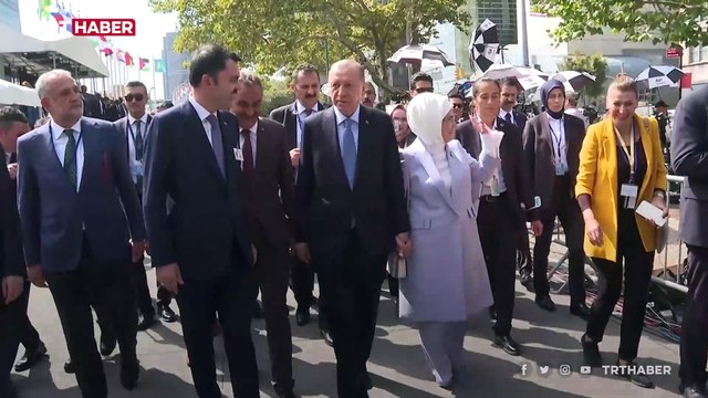 Erdoğan çifti, Türkevi'nde açılan atık sergisini gezdi