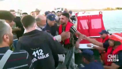 Denizde kaybolan genç 24 saat sonra sağ olarak bulundu
