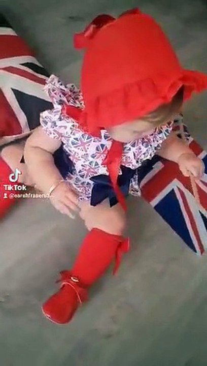 Video: Little Evianna Larose waved her flag for Her Majesty in Doncaster during yesterday's funeral