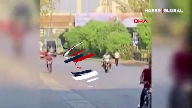 Yer: Adana... Akan trafikte skandal olay! Seyir halindeki araçların önünü kesip...