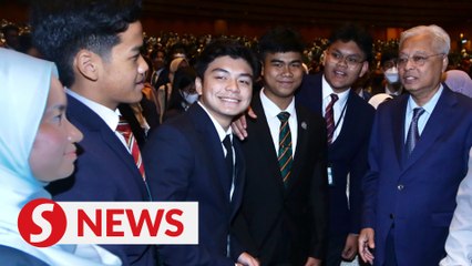 PM: Govt continues focus on education as main agenda