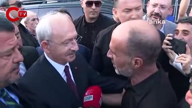 Kılıçdaroğlu, “Helal olsun, gel kucaklaşalım” diyerek vatandaşa sarıldı