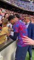 El bonito gesto de Ronald Araujo firmando autógrafos en el Camp Nou / FCB