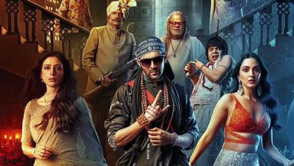 Kartik Aaryan  travels in economy class, video goes viral