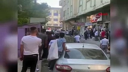 Barışmak için buluştular: Sandalyeler havada uçuştu