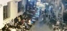 Son dakika haber... İstanbul'da cinayetle biten bıçaklı kavga kamerada: 8 yerinden bıçaklanarak öldürüldü
