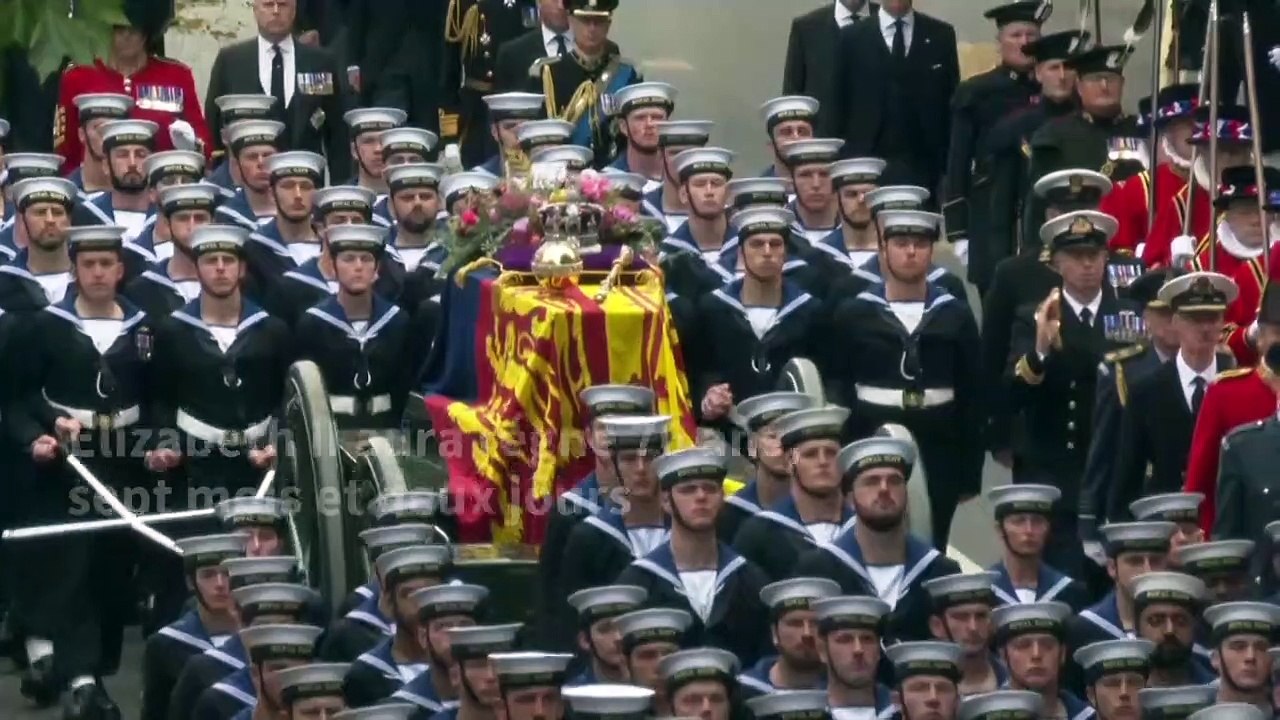 Etreint par l'émotion, le Royaume-Uni dit adieu à Elizabeth II