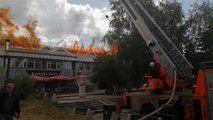 Son Dakika: Erzurum Atatürk Üniversitesi yemekhanesinde yangın! Rüzgarın etkisiyle büyüyen alevlere ekipler müdahale ediyor