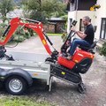 Mini excavator Kubota K008 unloading 2 axle trailer without ramp!