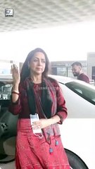 मुंबई एयरपोर्ट पर ड्रीम गर्ल Hema Malini दिखीं खुश मिजाज में