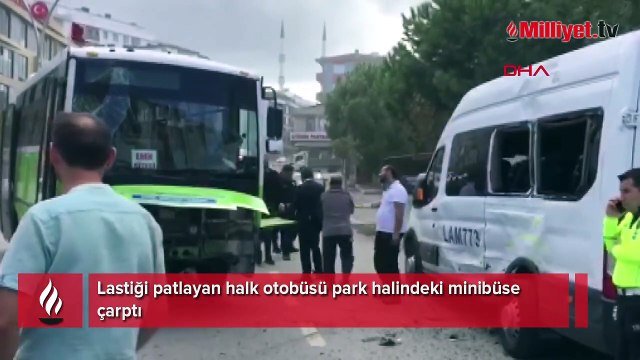 Lastiği patlayan halk otobüsü park halindeki minibüse çarptı!