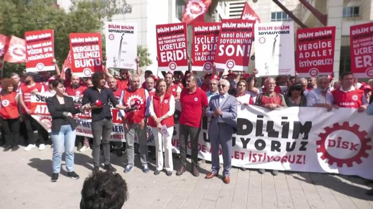 Disk'ten Vergi Dairesi Başkanlığı Önünde Eylem... Arzu Çerkezoğlu: "Holdinglerin Vergileri Bir Gece Yarısı Sıfırlanırken İşçinin Sırtındaki Vergi...