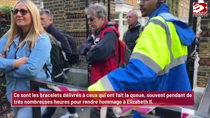 Des bracelets et des sachets de thé usagés de la Reine Elizabeth sont mis à la vente