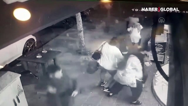 Anne ve kızı bir anda dehşeti yaşadı! Korku dolu anlar kamerada