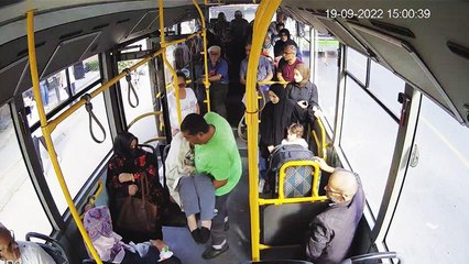 Durakta kalp krizi geçirdi, belediye otobüsüyle hastaneye yetiştirildi