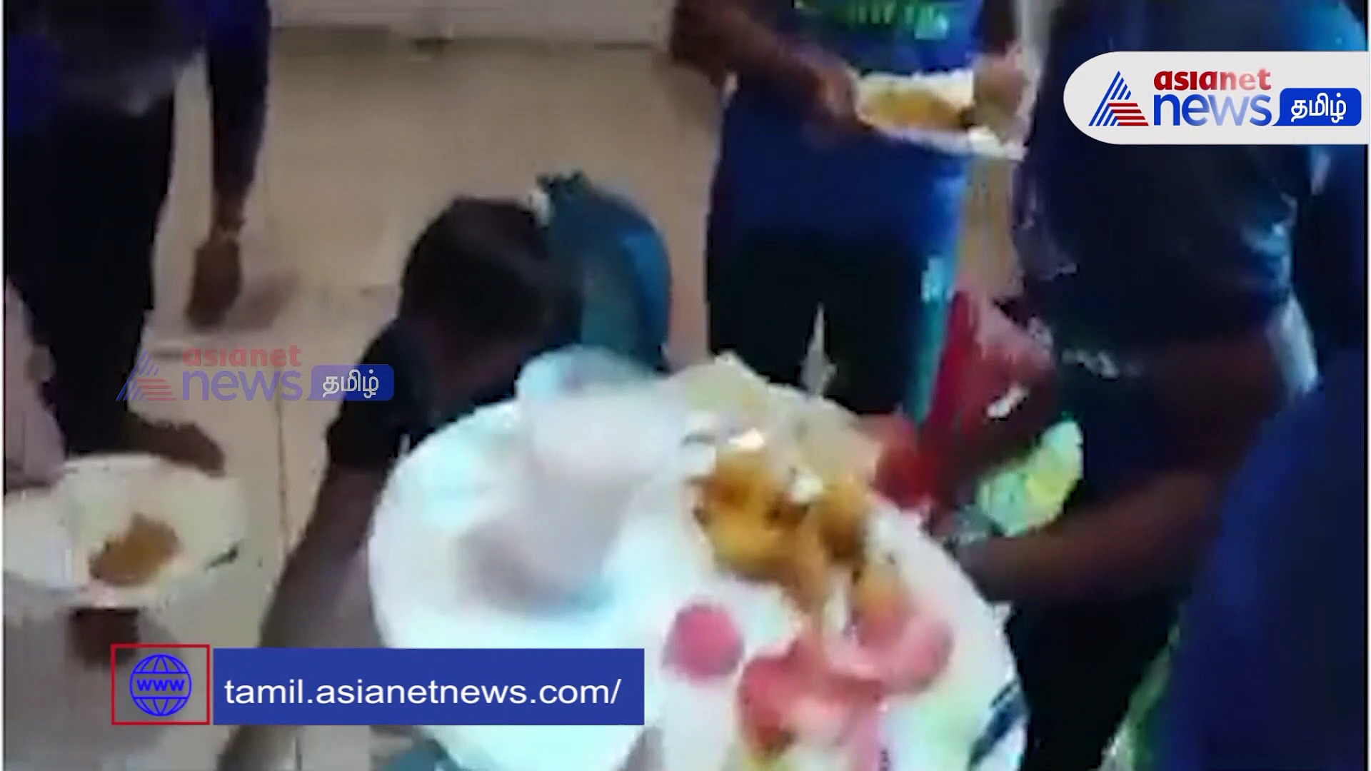 கபடி பெண் விளையாட்டு வீரர்களுக்கு கழிப்பறையில் உணவு வழங்கிய வைரல் வீடியோ!! 