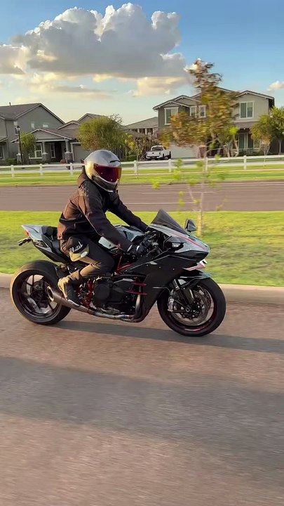 1 Day left to get entered to win this Kawasaki H2!!!!!! Don’t miss out