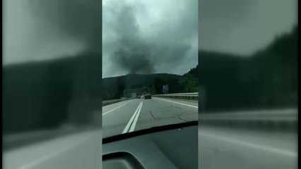 Télécharger la video: Sinop yerel: Sinop'ta Aniden Alev Alan Araç Söndürüldü