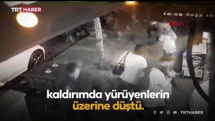 Çatıdan kopan beton parçaları yayaların üzerine düştü