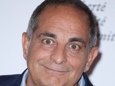 Et il continue... Laurent Fontaine en guerre contre Lou Pernaut : L’animateur charge une nouvelle fois la fille de Nathalie Marquay, et c'est vi...