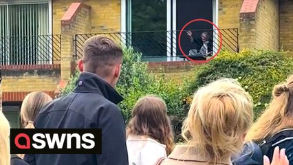 Elderly woman warms the hearts of funeralgoers in Windsor by waving to the crowds from her window