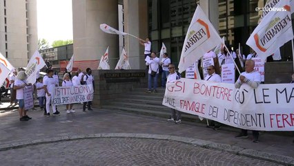 Bologna, protestano i lavoratori della Ferrarini