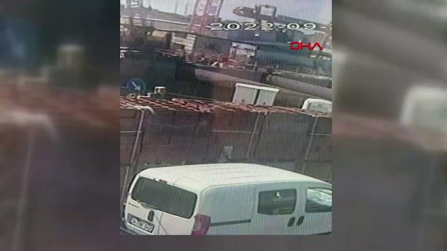 Metro inşaatında kule vinç devrildi! İki kişi hayatını kaybetti