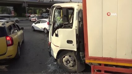 Kamyonet ile halk otobüsü çarpıştı: 1 yaralı