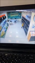 Si jeune et déjà prêt pour la prison... Enfant mal éduqué