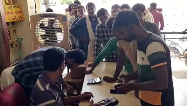 अलवर में डीएपी लेने के लिए किसानो की लगी लंबी कतार,देखे वीडियो