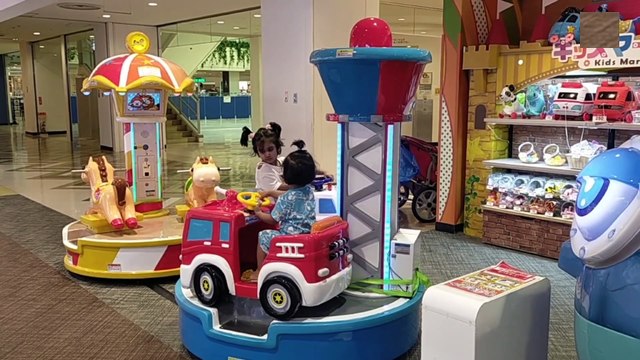 Mily ho tm hm ko bary Mily ho TM HM ko bary naseebo sy | Cute babies playing | Beautiful Japan sy