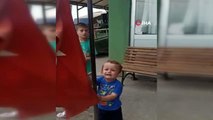 2 yaşındaki Kerem Ali'nin bayrak sevgisi duygulandırıyor