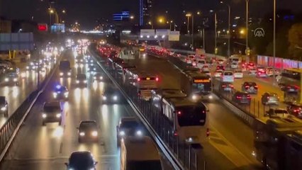 Avcılar'da arızalanan metrobüs yoğunluğa neden oldu