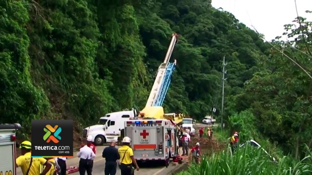tn7-cinco-gruas-trabajan-en-extraccion-de-bus-200922
