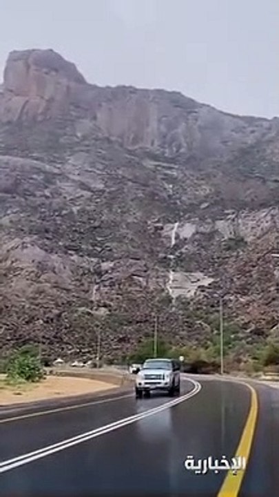 فيديو هطول أمطار متوسطة إلى غزيرة على وادي مليل بمحافظة المخواة في الباحة - - الإخبارية