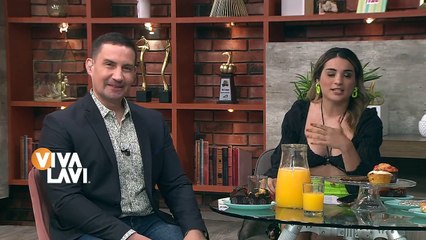 Abuelita recibe una muñeca por su cumpleaños