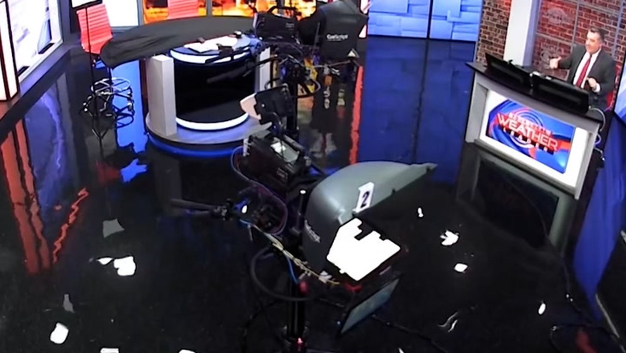 Illinois TV station keeps broadcasting while studio floods