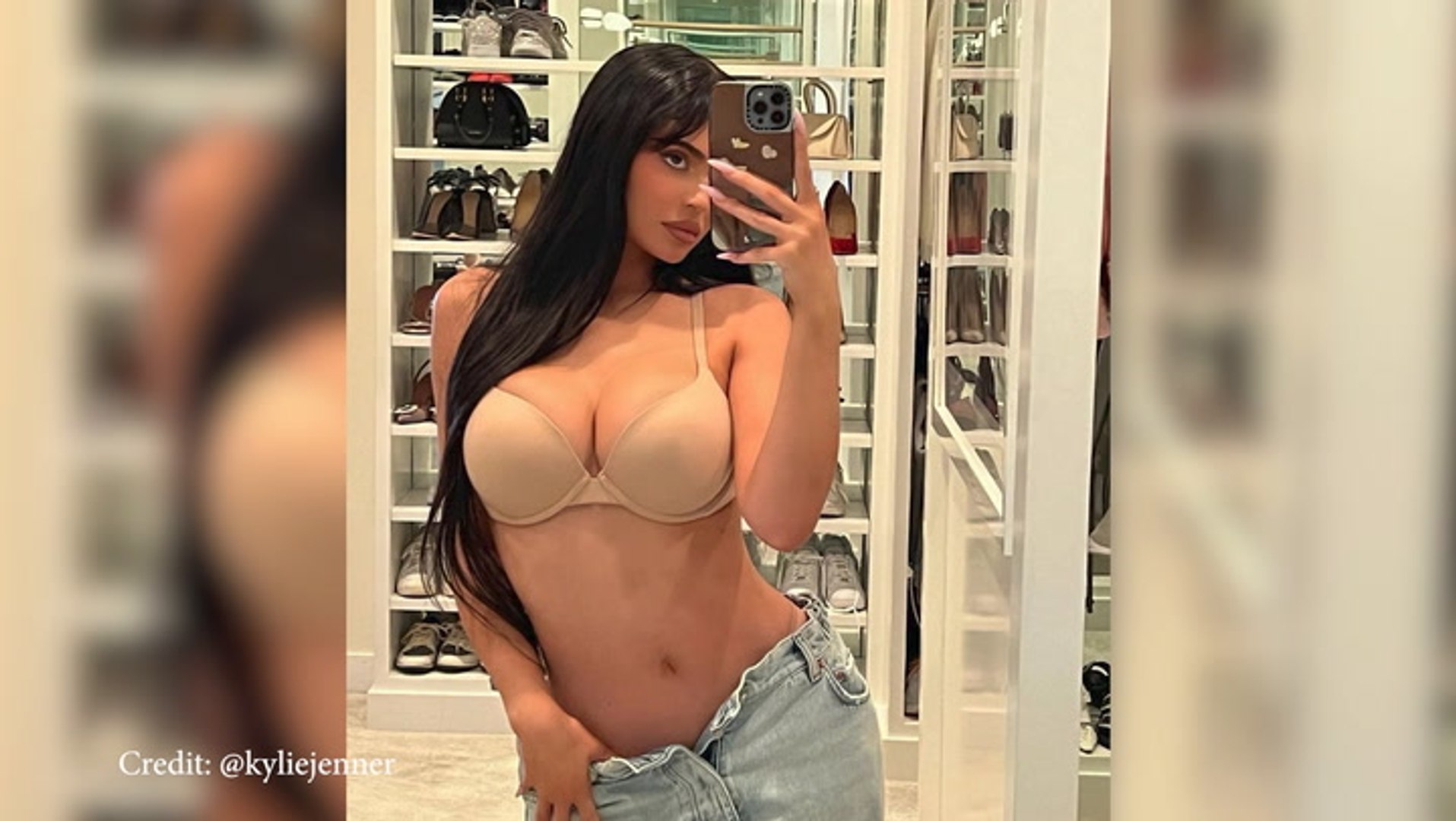 Kylie Jenner Rocks Nothing But A Nude Bra & Jeans In Sexy New Mirror  Selfie: ‘Rise & Shine’