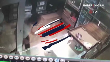 Güçlükle ulaştığı sadaka kutusunu böyle çaldı