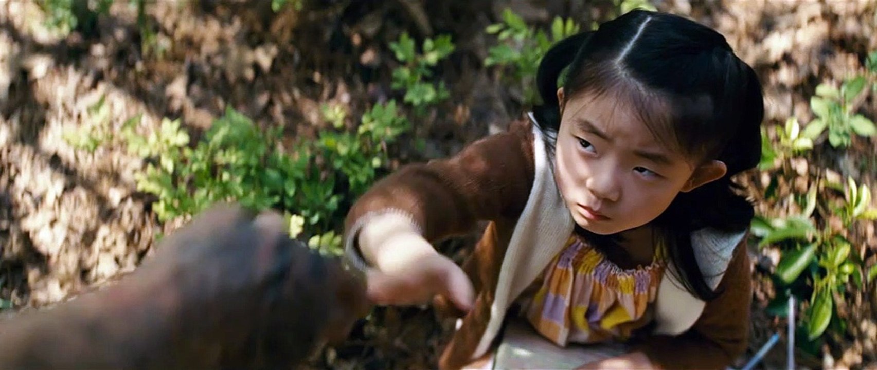 Knock At The Cabin - Trailer