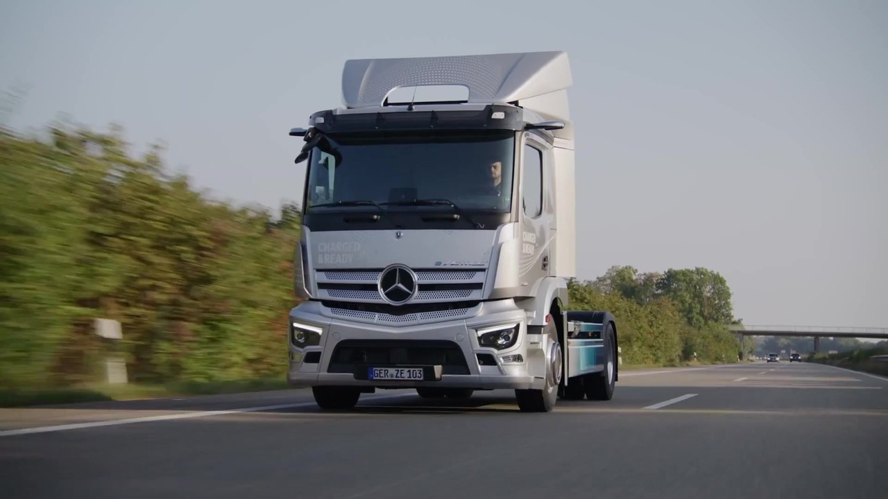 Mercedes-Benz eActros 300 als Sattelzugmaschine für den schweren Verteilerverkehr