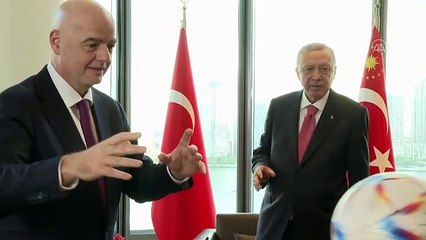 Eski futbolcu Erdoğan top görünce dayanamadı