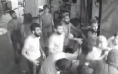 İş yerini basıp patronu ve oğlunu bıçakladı, o anlar kamerada