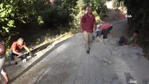 Van haberi | Gevaş Belediyesi mahalle yollarını parke taşları ile döşüyor