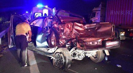 TIR ile pikap çarpıştı: Biri hamile iki kişi öldü