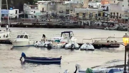 A Lipari è arrivato lo yacht Gipsy