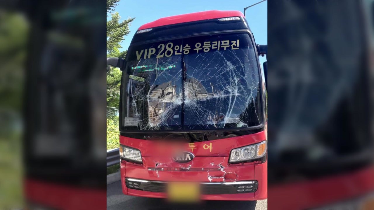 영동고속도로 둔내터널서 수학여행 버스 등 3대 추돌 ...고교생 18명 경상 / YTN