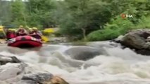 Bursa gündem haberi... Bursa'da ormanlık alanda mahsur kalan keçiyi kurtarıp birlikte rafting yaptılar