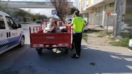 Denetimde durdurulan araçtaki hasta çocuğu hastaneye polis ekipleri götürdü