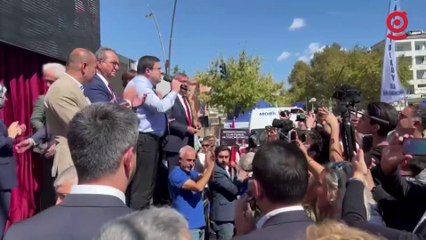 İmamoğlu davası: CHP'li siyasiler, vatandaşların toplandığı Neyzen Tevfik Meydanı'nda